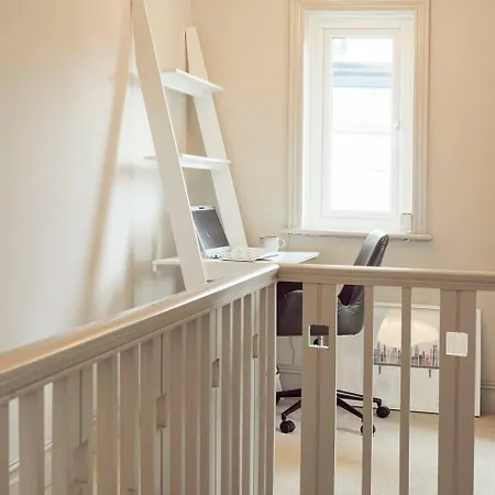 Falcon's End, Luxury House Semesterbostad