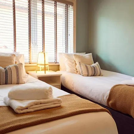 Semesterbostad Falcon's End, Luxury House *