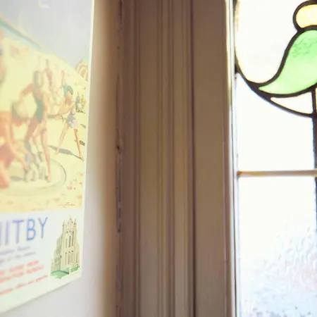 Falcon's End, Luxury House * 휫비