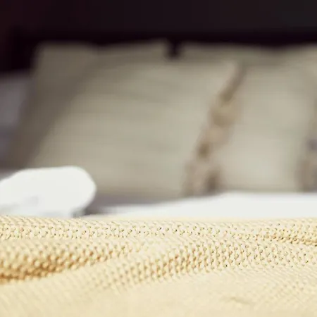 펜션 Falcon's End, Luxury House 휫비