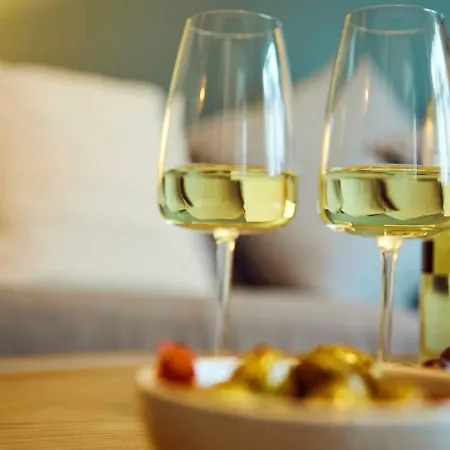 Falcon's End, Luxury House * Γουίτμπι