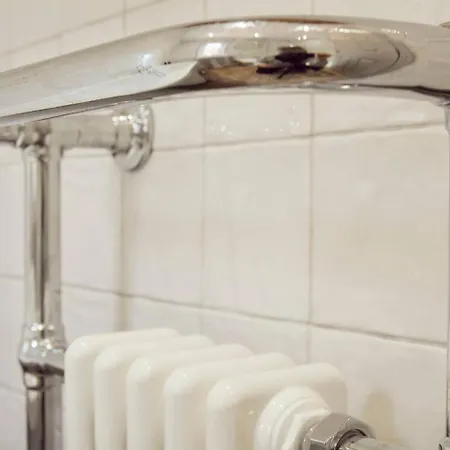 Falcon's End, Luxury House