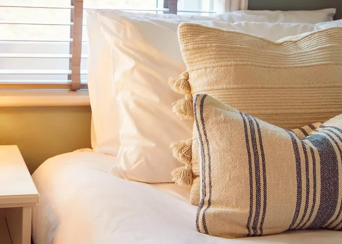 Falcon's End, Luxury House بيت للعطل *