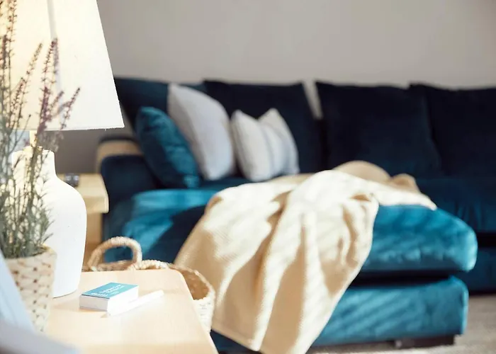 بيت للعطل Falcon's End, Luxury House ويتبي