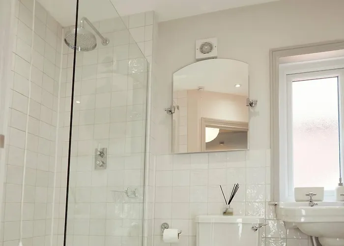 Falcon's End, Luxury House *