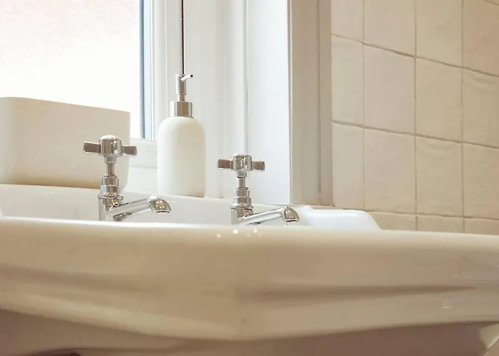 Falcon's End, Luxury House