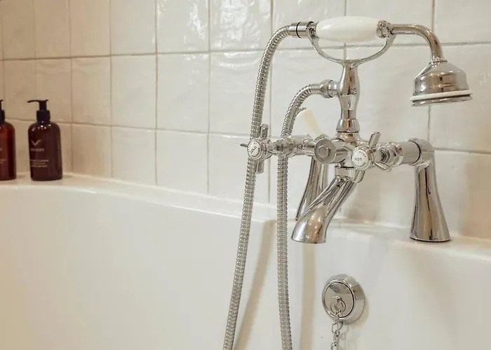 Falcon's End, Luxury House بيت للعطل *