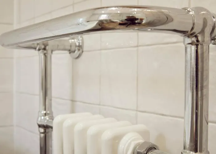 Falcon's End, Luxury House