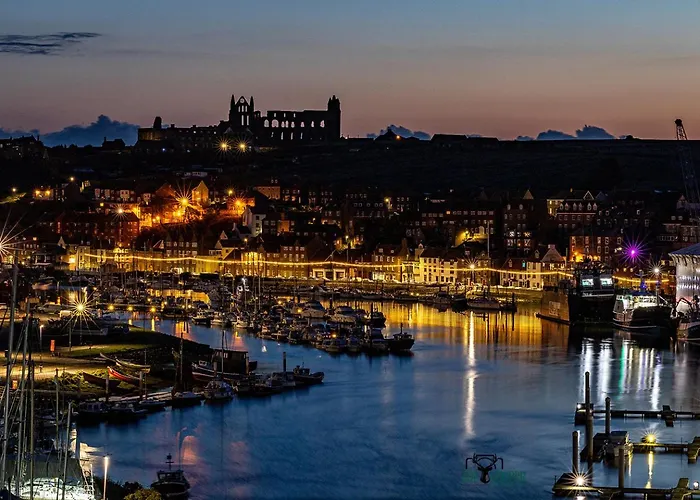 بيت للعطل Falcon's End, Luxury House *