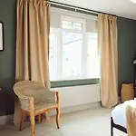 Falcon's End, Luxury House 펜션