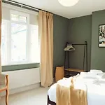 Falcon's End, Luxury House 펜션