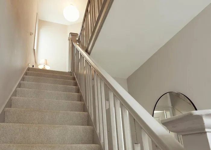 Falcon's End, Luxury House *