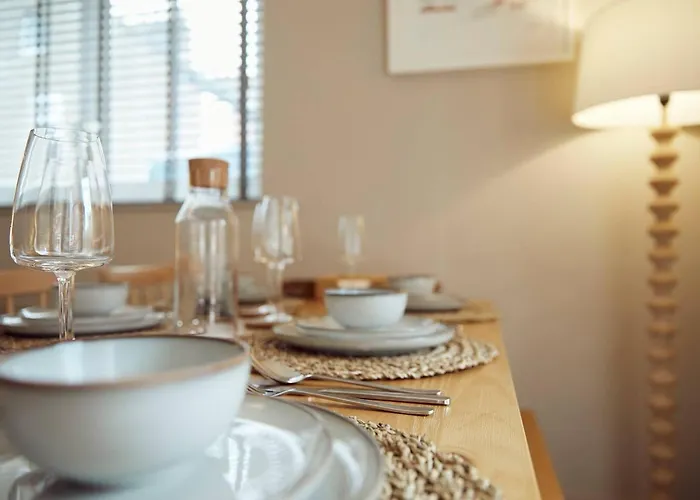 Falcon's End, Luxury House *